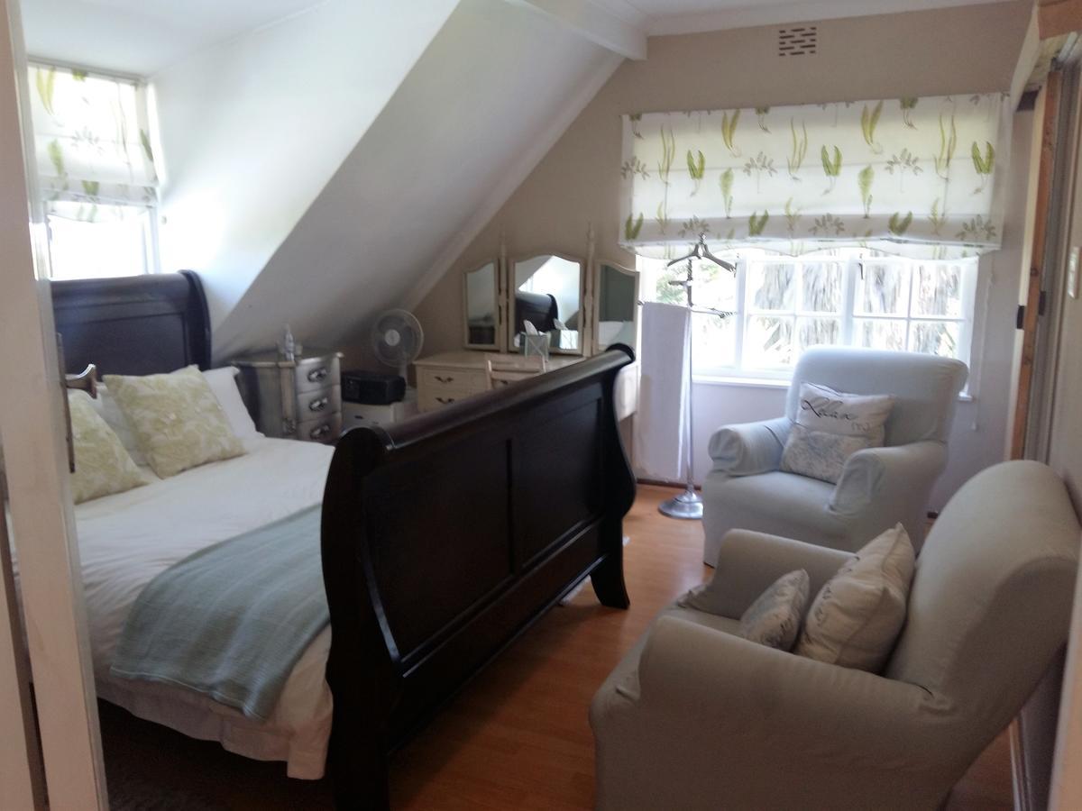 Almond Cottage Bed & Breakfast Somerset West Exteriör bild