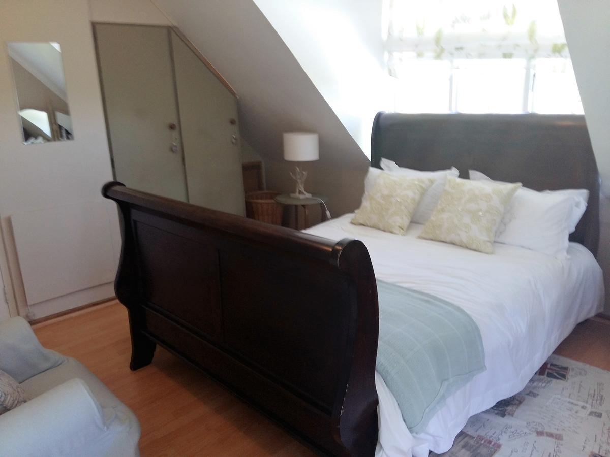 Almond Cottage Bed & Breakfast Somerset West Exteriör bild
