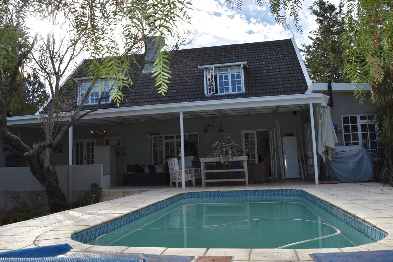 Almond Cottage Bed & Breakfast Somerset West Exteriör bild
